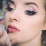 Tutorial de maquiagem: veja como fazer o delineado gatinho perfeito